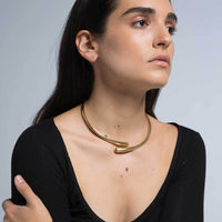 Classic Curved Choker with Hinge