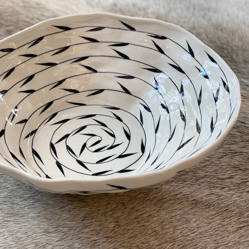 Black Vines Salad Bowl